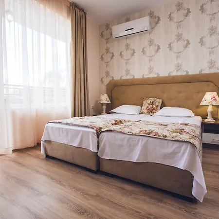 Hotel Avenue Deluxe 4*