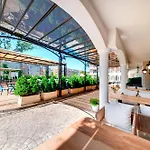 Avenue Deluxe 4*