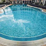 Avenue Deluxe ホテル 4*