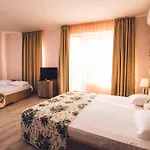 Avenue Deluxe Σάνι Μπιτς