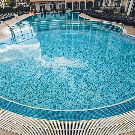 Avenue Deluxe Hotell 4*