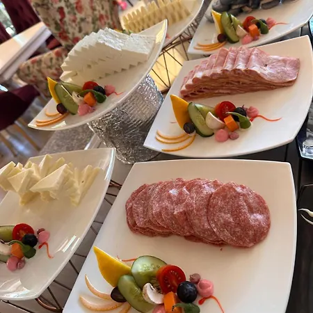 Avenue Deluxe Hotel