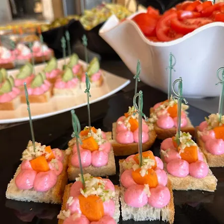 Avenue Deluxe Hotel