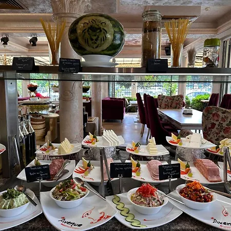 Avenue Deluxe 4* Napospart
