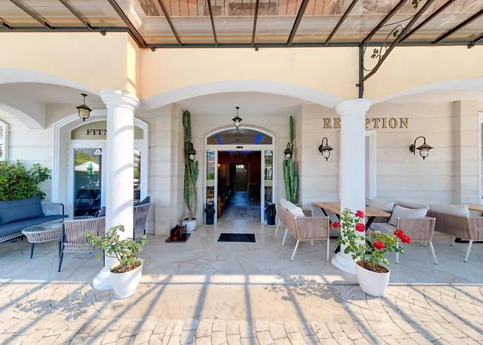 Avenue Deluxe Otel 4*