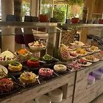 Avenue Deluxe فندق 4*