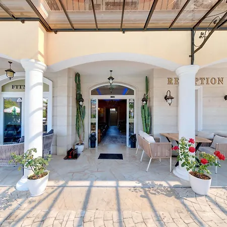 Avenue Deluxe Hotel 4*