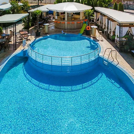 Avenue Deluxe ساني بيتش