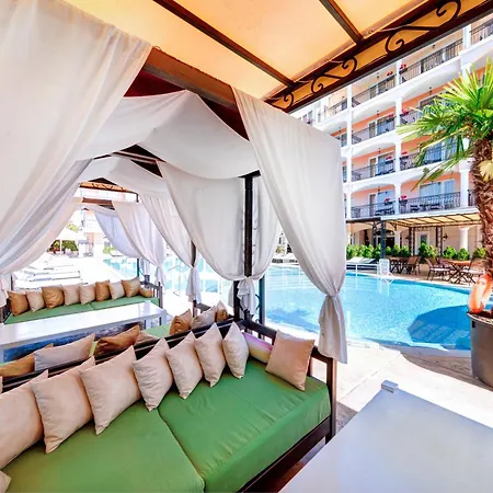 Avenue Deluxe 4* ساني بيتش