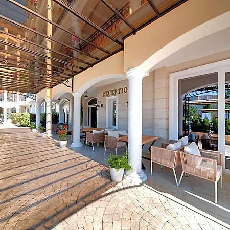 Hotel Avenue Deluxe 4*