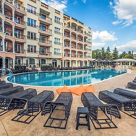 Avenue Deluxe Hotel
