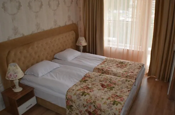 Avenue Deluxe Slantchev Briag