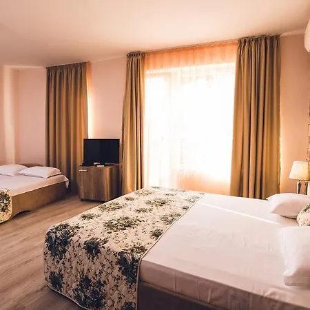 Avenue Deluxe סאני ביץ'