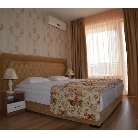 Avenue Deluxe מלון